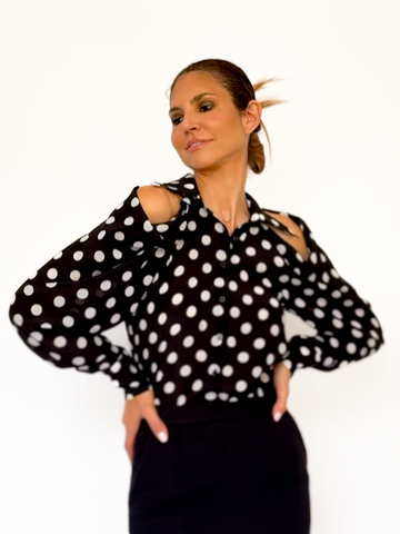 Bluza matase cu buline cu umerii goi