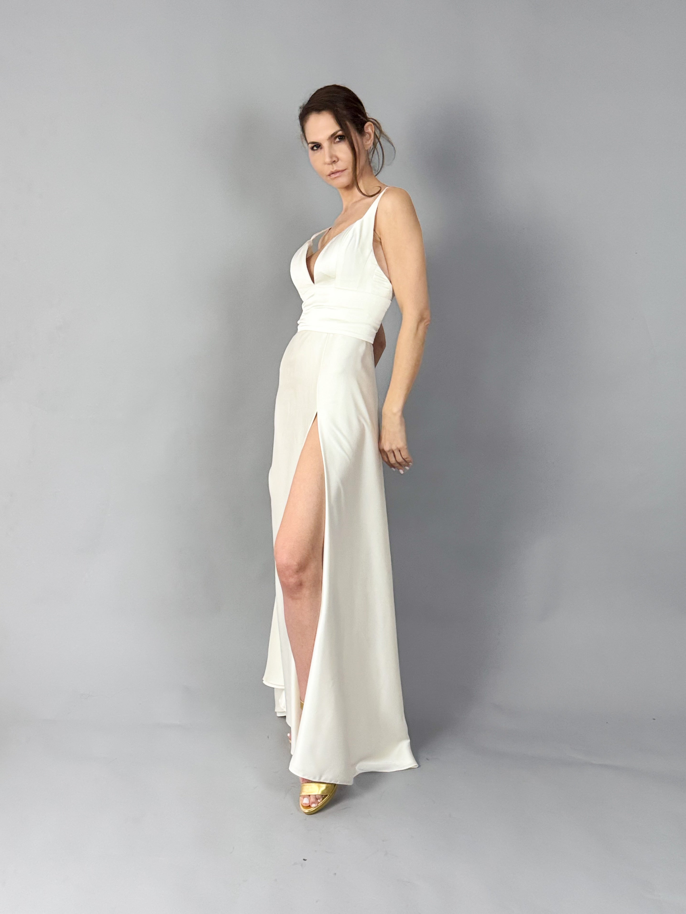 Rochie mireasa din matasica ,cu slit - idyllicstore