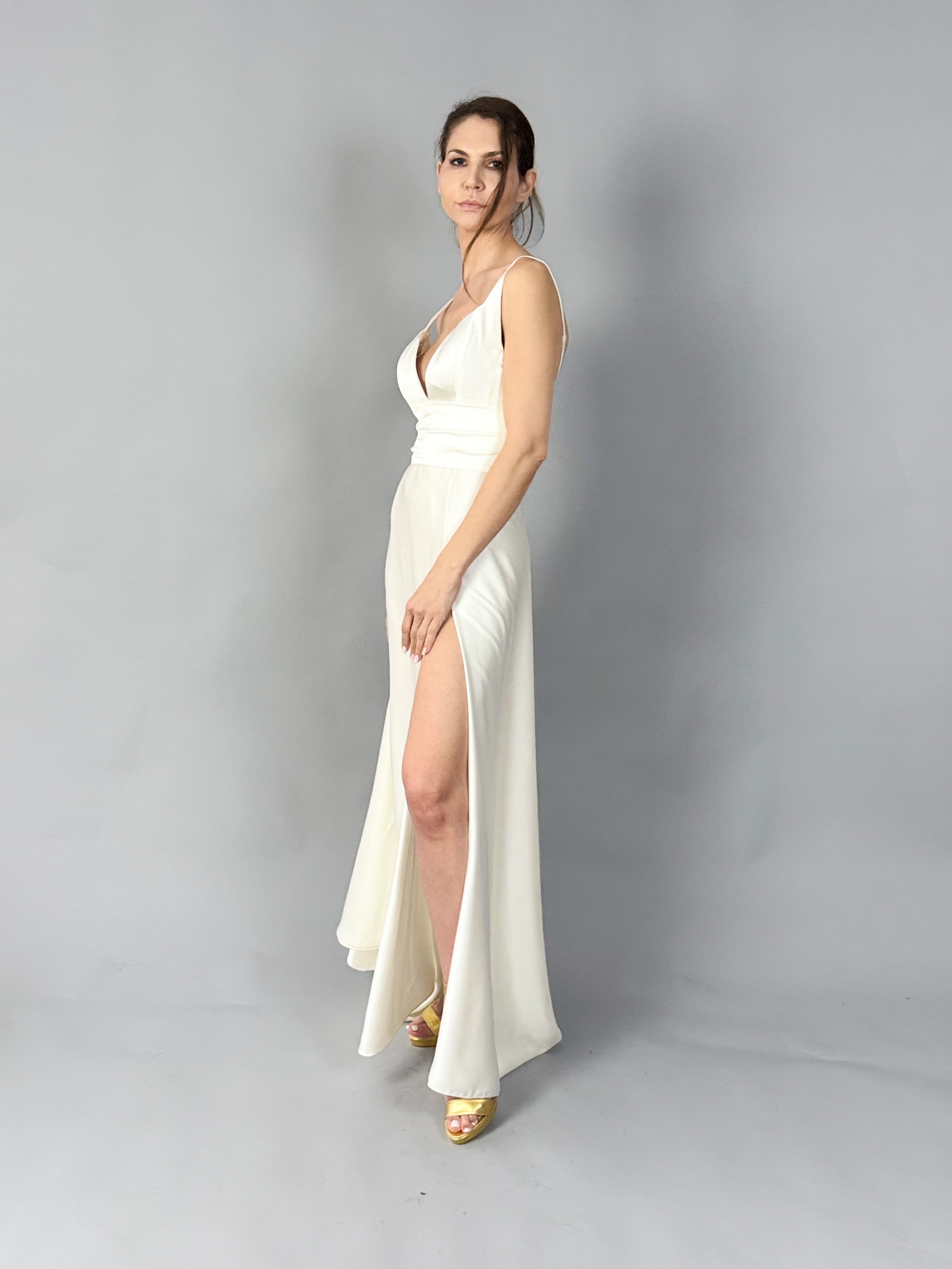 Rochie mireasa din matasica ,cu slit - idyllicstore