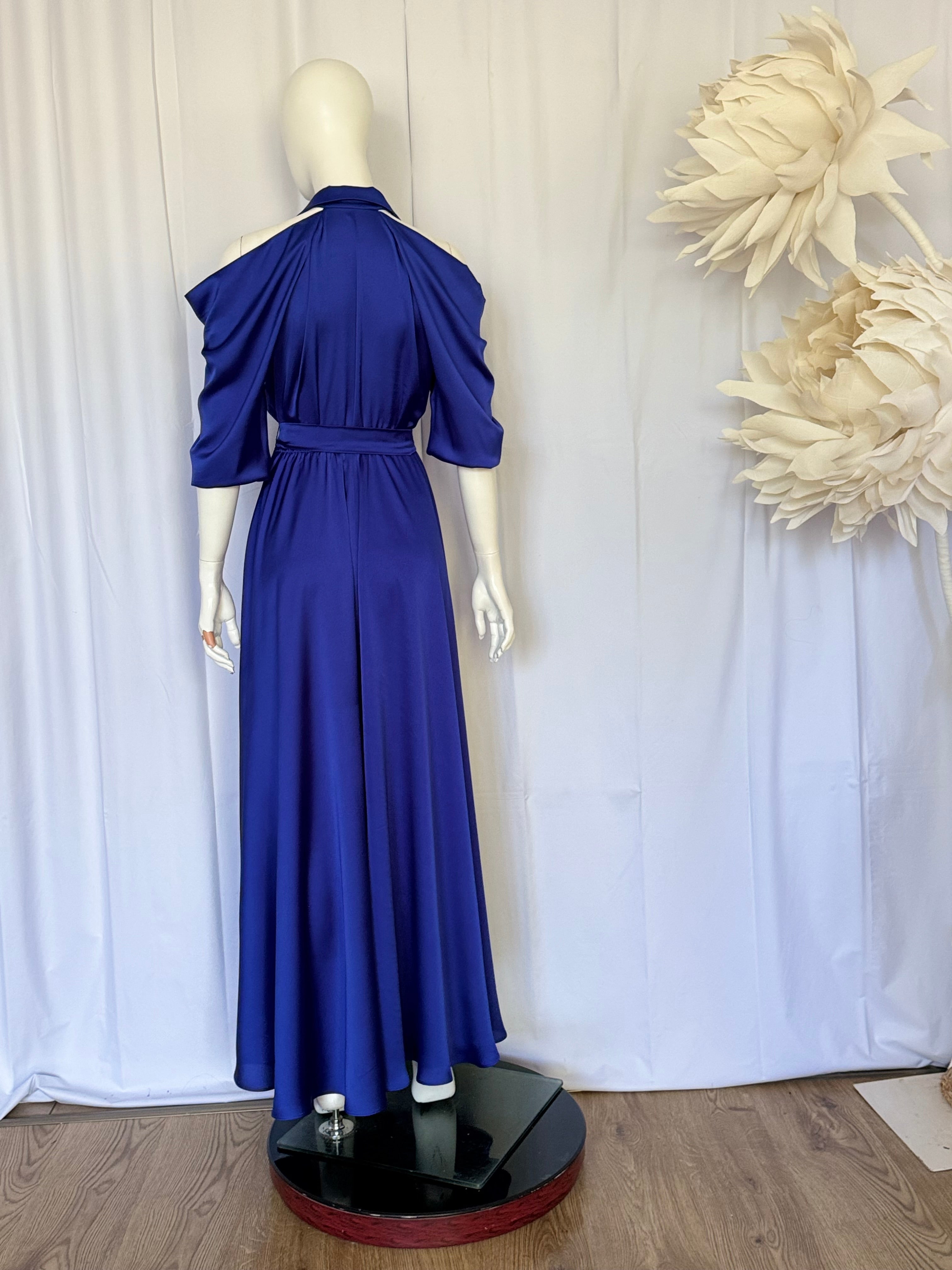 Rochie lungă elegantă cu umerii goi și fustă cloș - idyllicstore