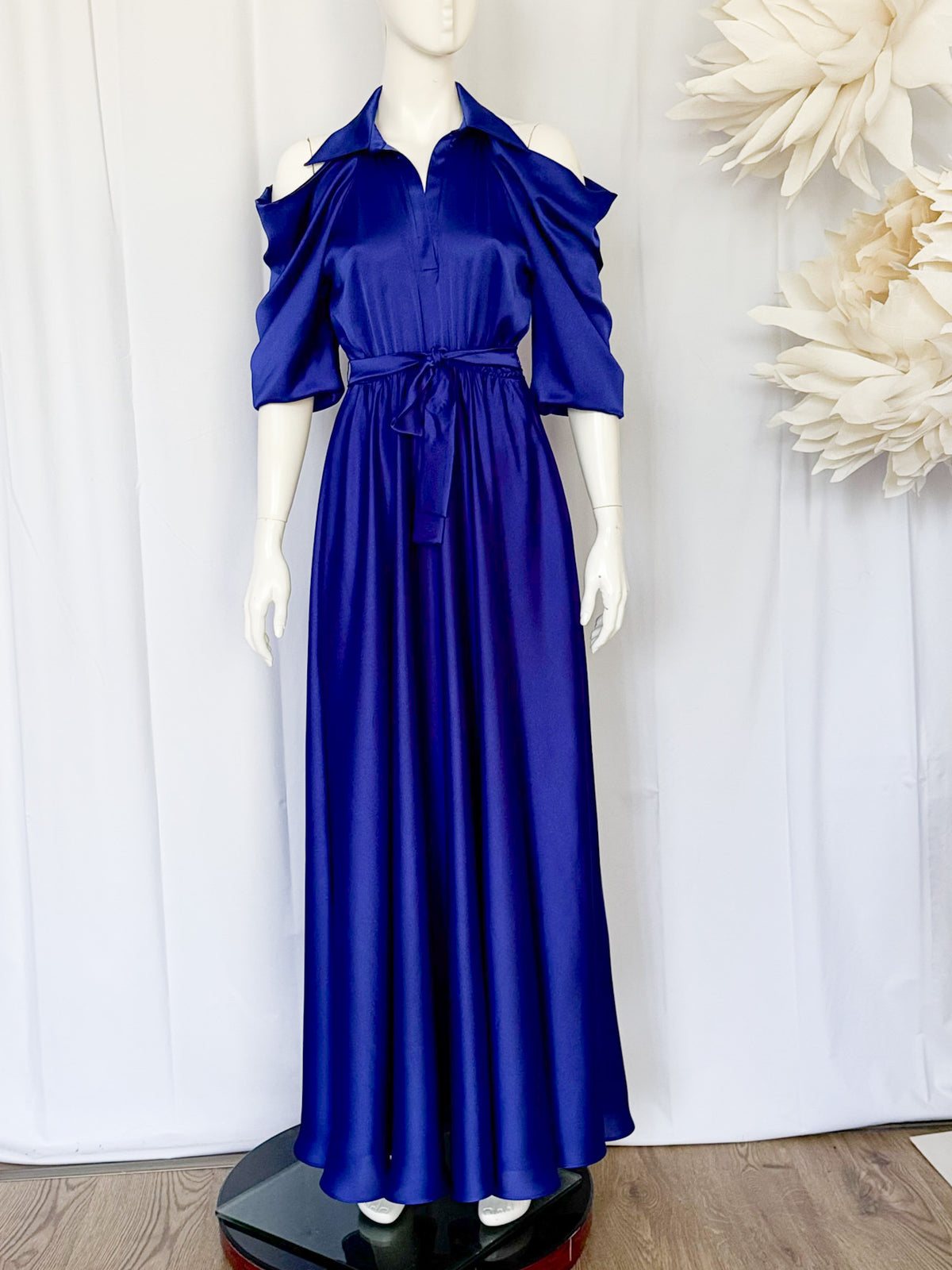 Rochie lungă elegantă cu umerii goi și fustă cloș - idyllicstore