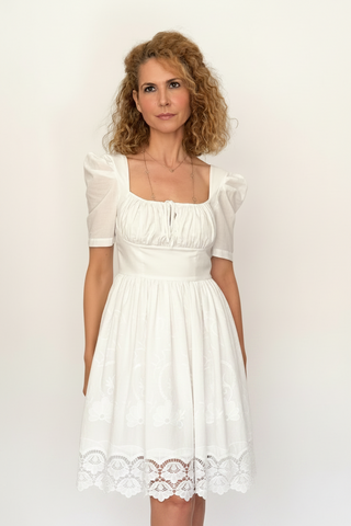 Rochie Scurtă din Batist de Bumbac cu Broderie