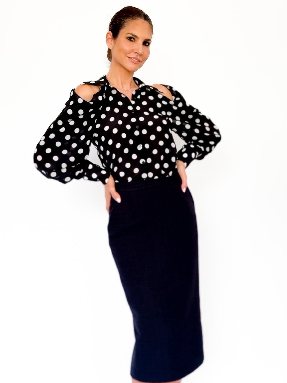 Bluza matase cu buline cu umerii goi