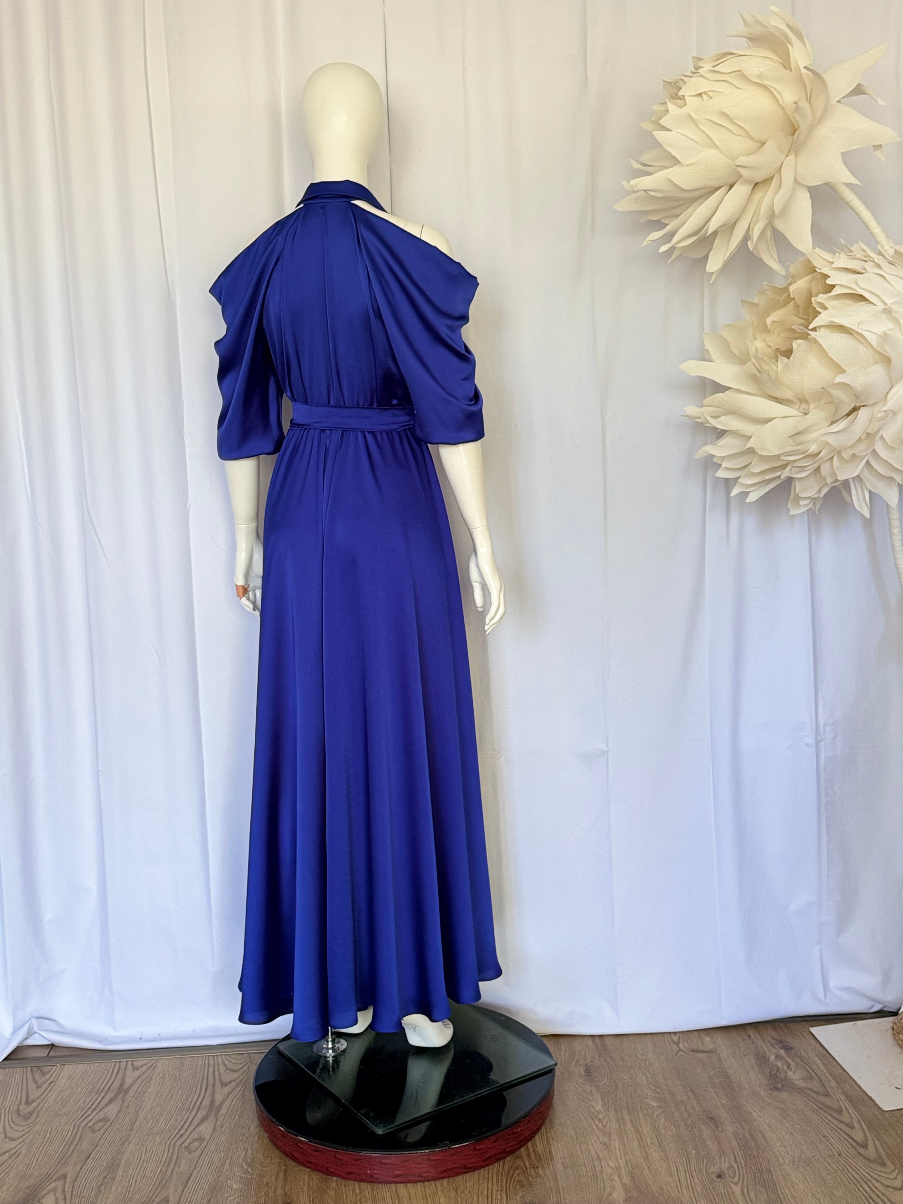 Rochie lungă elegantă cu umerii goi și fustă cloș - idyllicstore