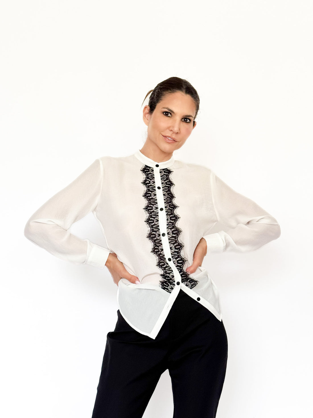 Cămașă elegantă cu ștei și dantelă aplicată - idyllicstore
