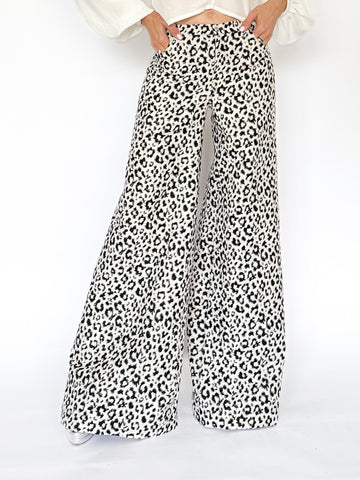 Pantaloni largi din brocard
