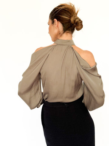 Bluza cu umerii goi