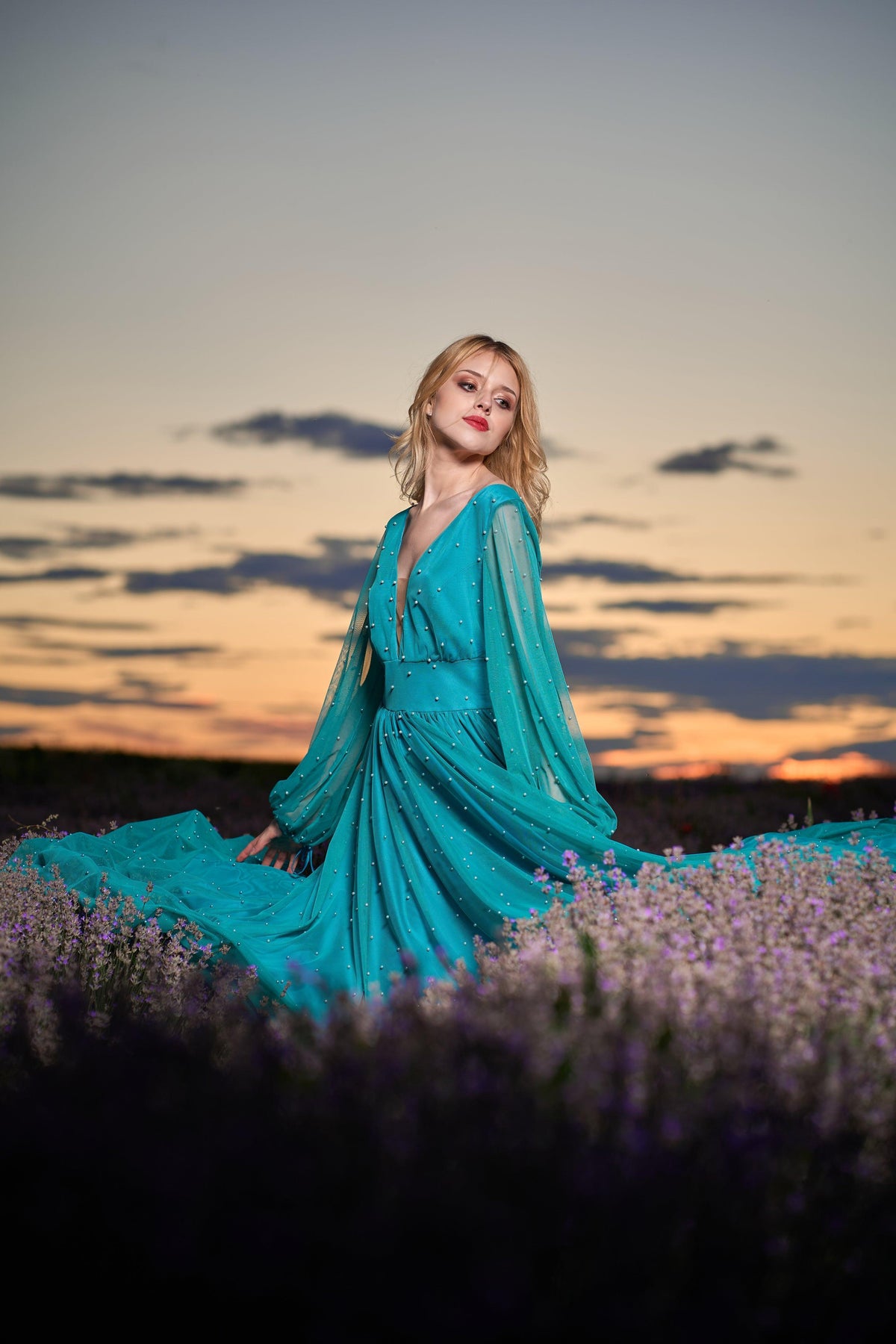 Rochie din tull cu maneci lungi si perlute aplicate - idyllicstore